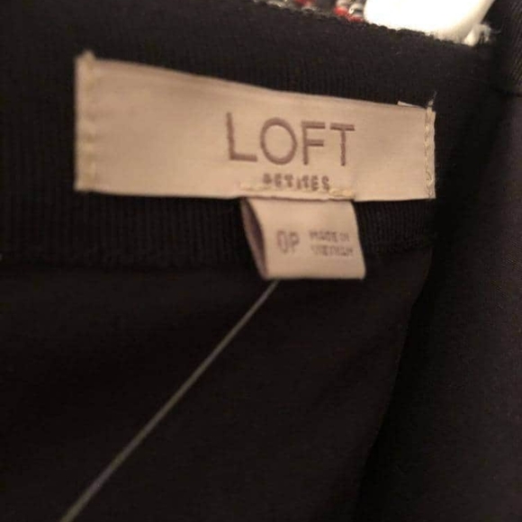 Loft A- line akirt with red white and black accent - Picture 4 of 4